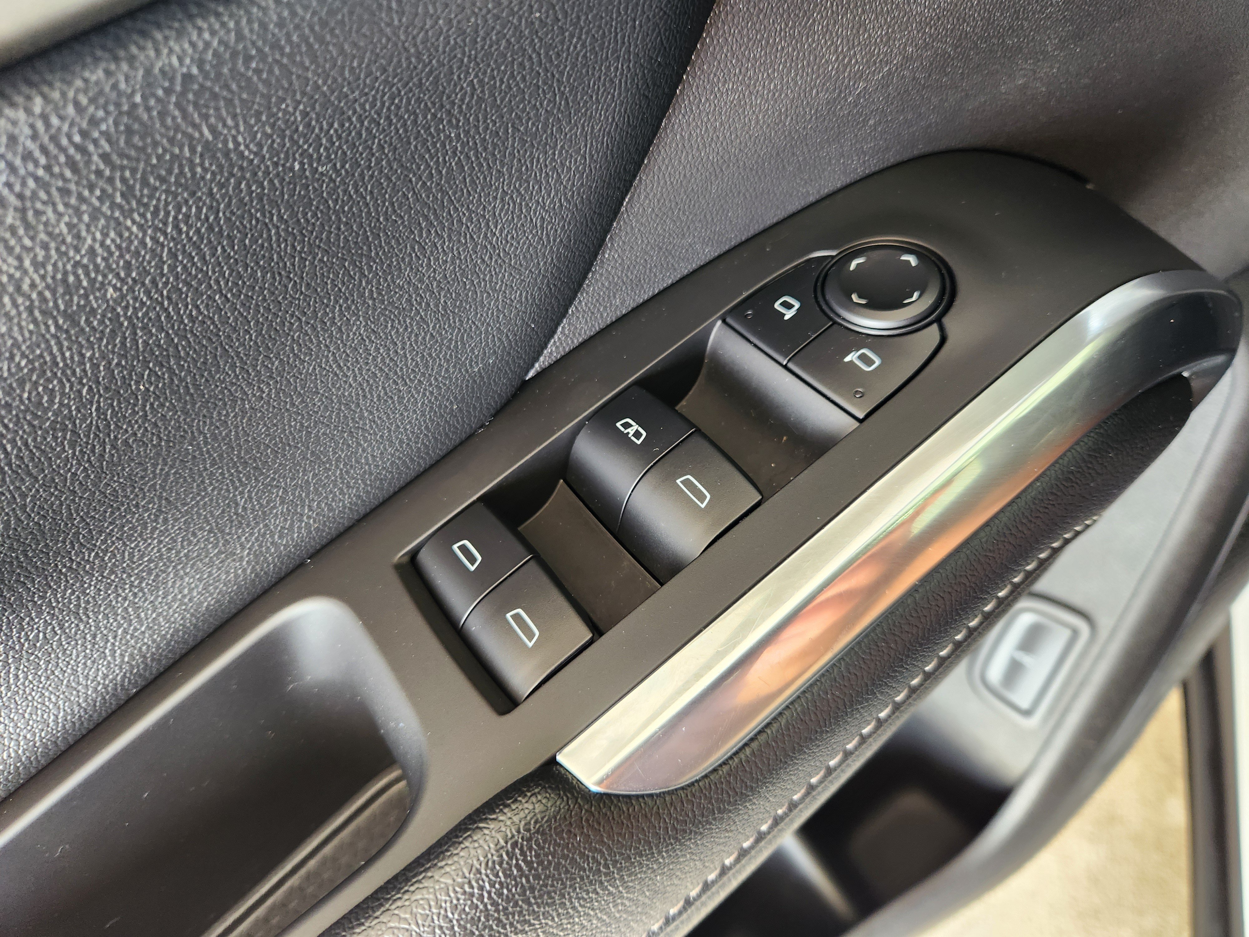 Certified 2025 Chevrolet Traverse LT FWD image 22