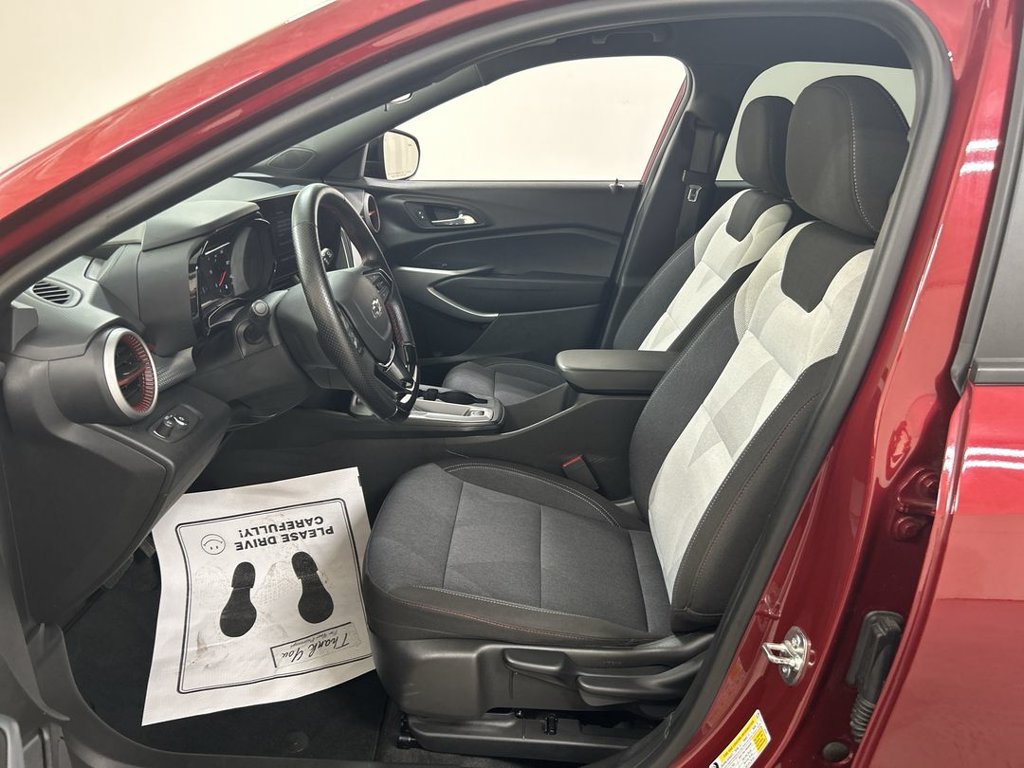 Used 2025 Chevrolet Trax RS w/ Driver Confidence Package FWD image 9
