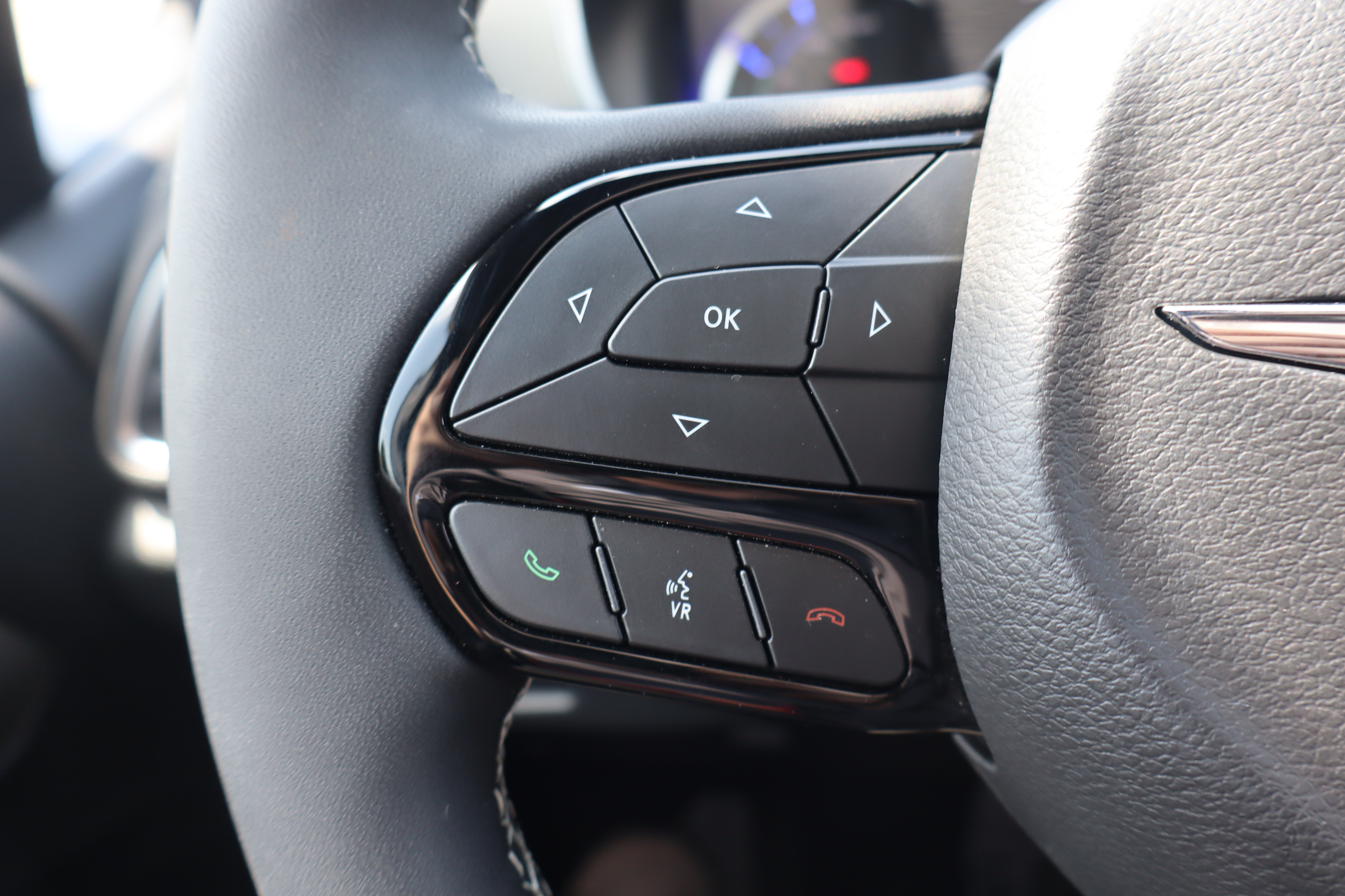 Used 2024 Chrysler Pacifica Premium FWD image 17