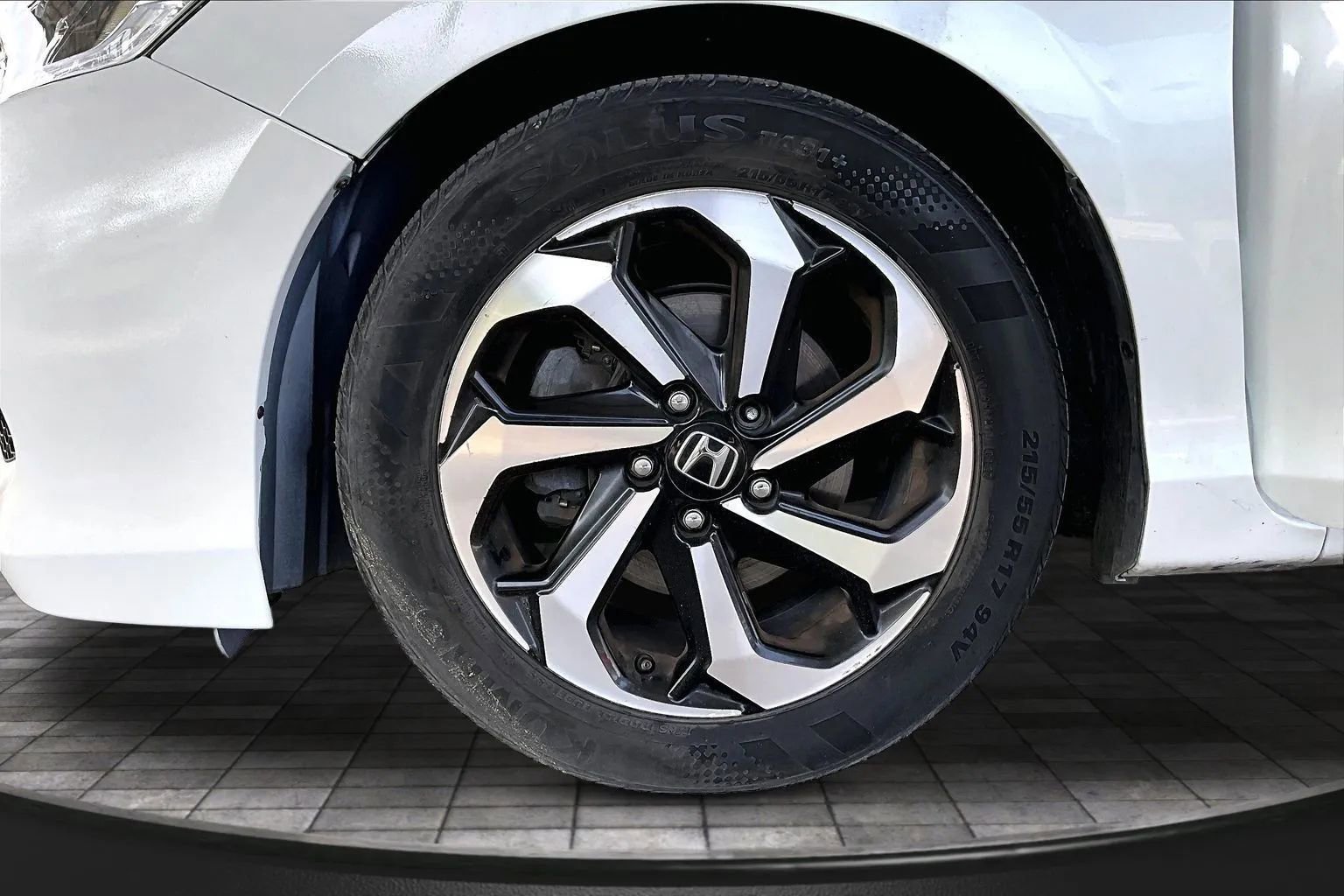 Used 2016 Honda Accord EX image 31