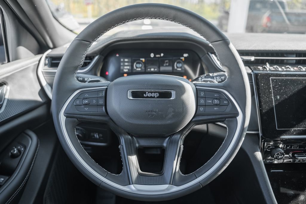 New 2025 Jeep Grand Cherokee Laredo X w/ Luxury Tech Group I image 27