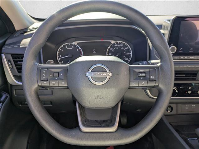 Used 2025 Nissan Rogue S image 11
