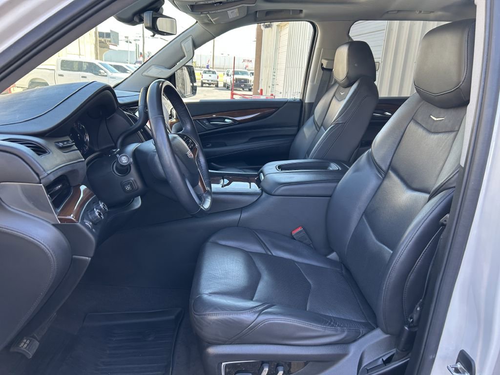 Used 2020 Cadillac Escalade Luxury image 2