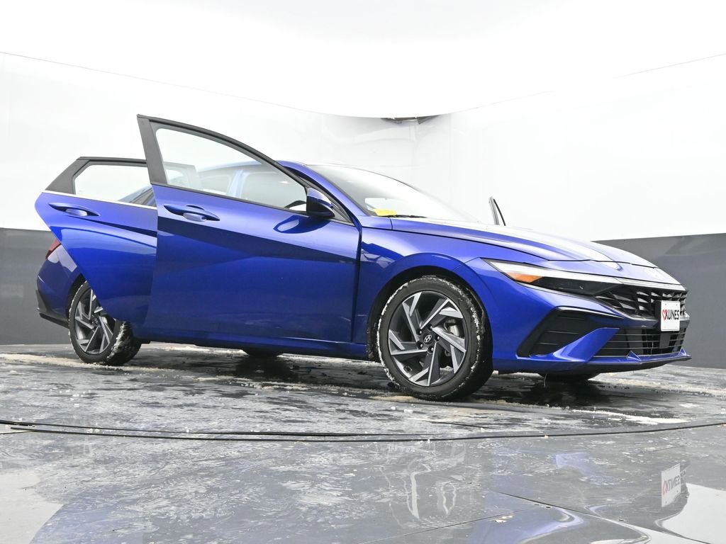 Used 2025 Hyundai Elantra SEL image 88