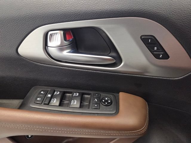 Used 2021 Chrysler Pacifica Limited w/ Uconnect Theater Family Group FWD image 30