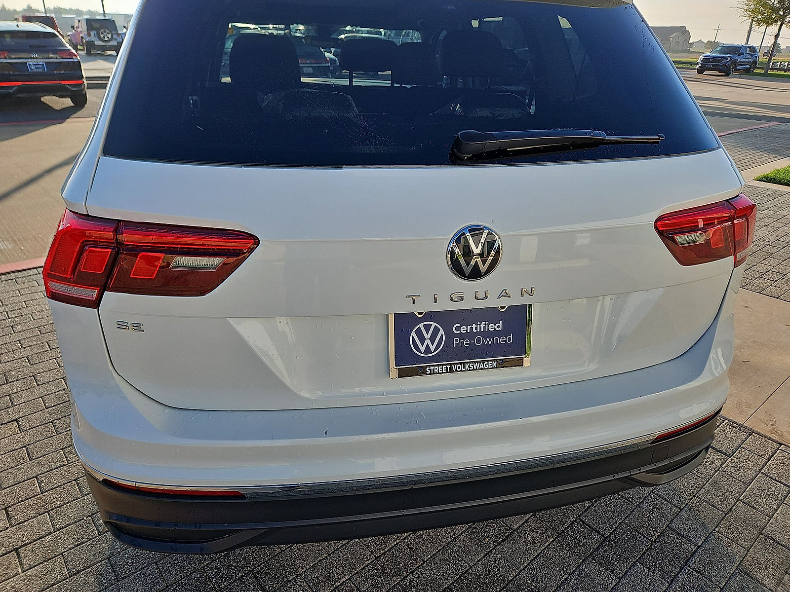 Certified 2023 Volkswagen Tiguan SE w/ Panoramic Sunroof Package FWD image 12