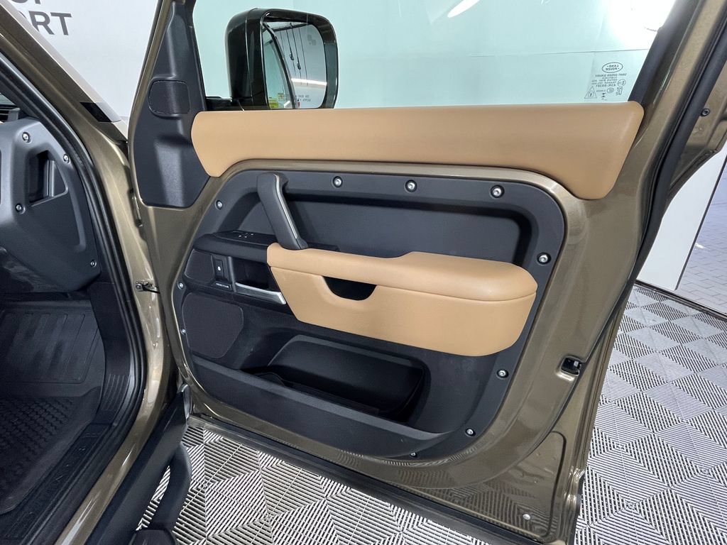 Used 2026 Land Rover Defender 110 S AWD/4WD image 21
