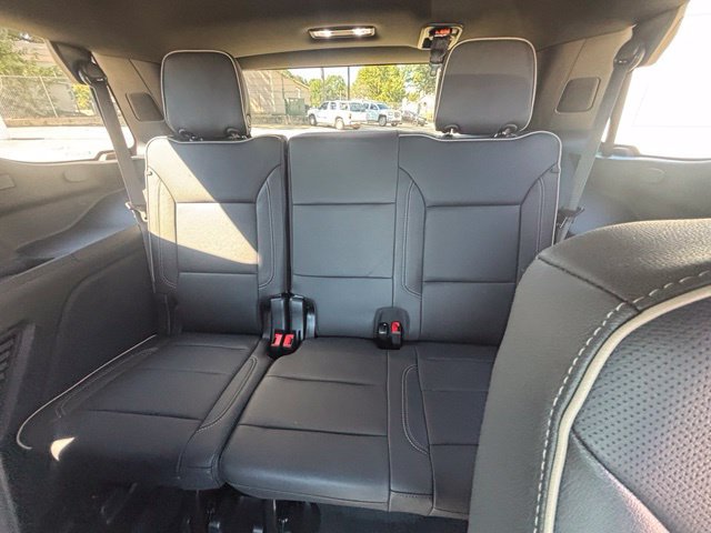 Used 2024 GMC Yukon SLT w/ SLT Premium Package AWD/4WD image 26