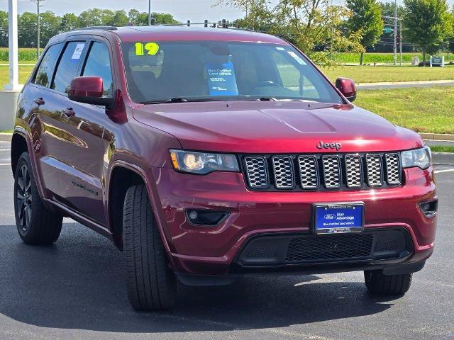 Used 2019 Jeep Grand Cherokee Altitude AWD/4WD image 4