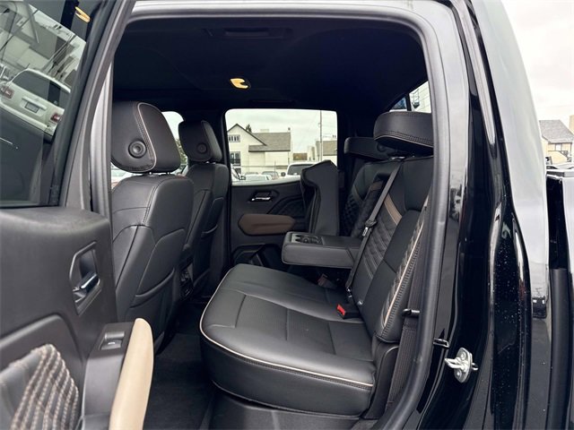 Used 2025 GMC Canyon Denali image 11