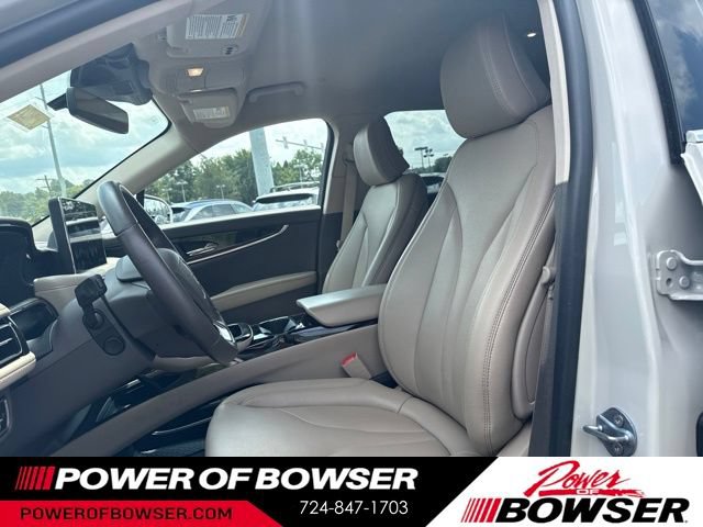 Used 2023 Lincoln Nautilus AWD w/ Premium Package image 2