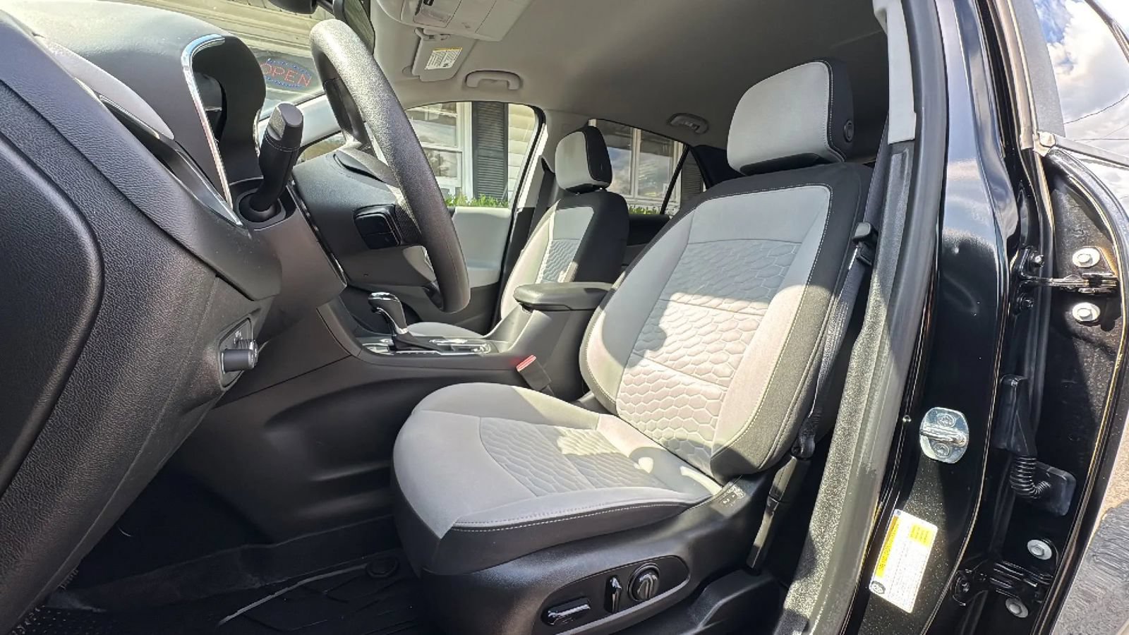 Used 2021 Chevrolet Equinox LS w/ LS Convenience Package FWD image 9