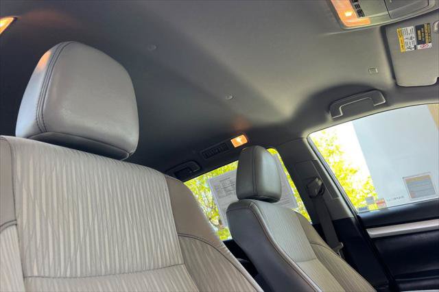 Certified 2019 Toyota Highlander Plus FWD image 19