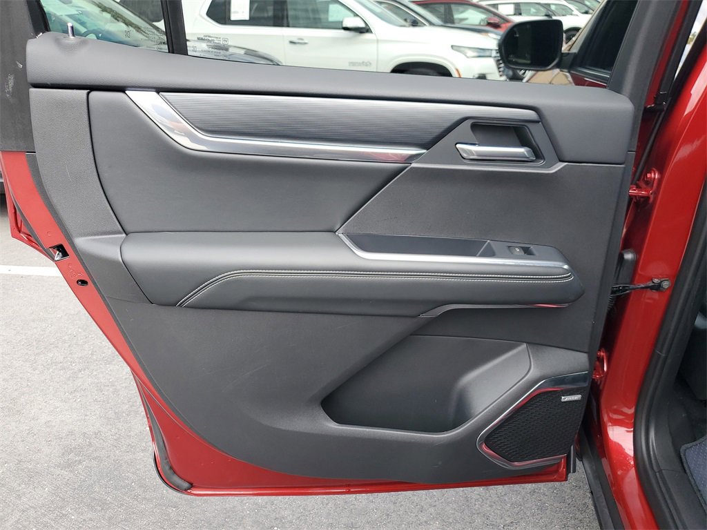 Used 2025 GMC Acadia Elevation image 17