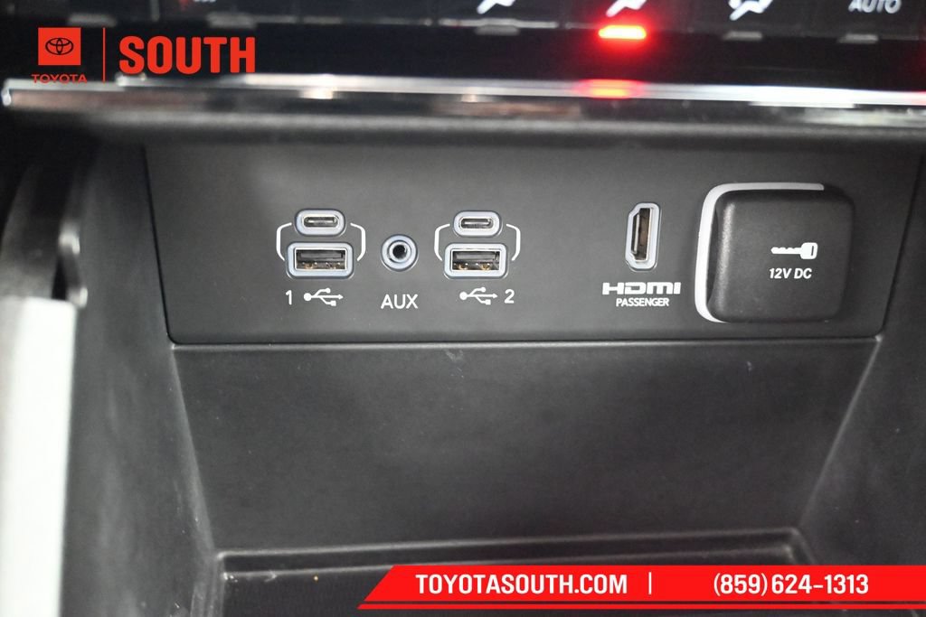 Used 2023 Jeep Grand Cherokee Limited AWD/4WD image 17