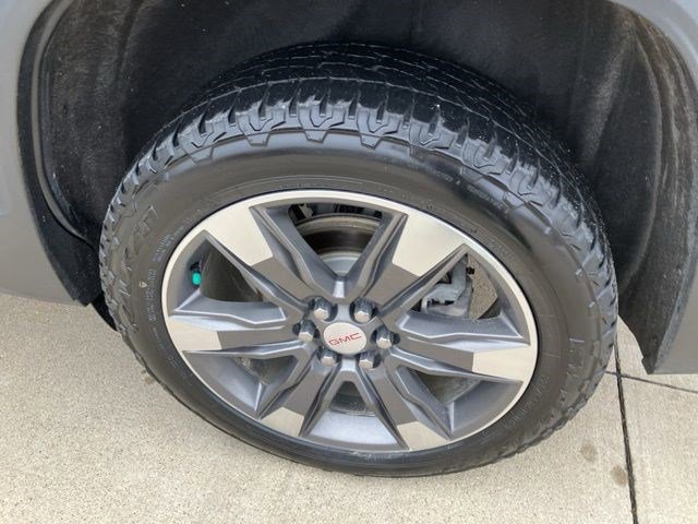 Used 2019 GMC Acadia SLT w/ LPO, Cargo Package image 18