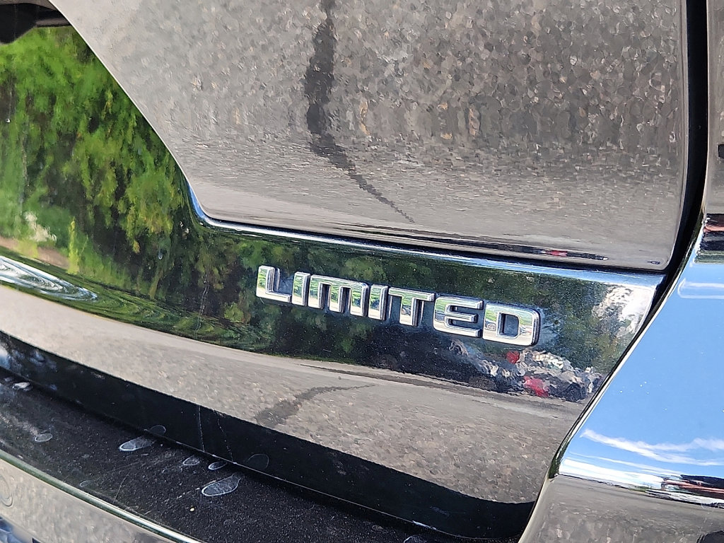 Used 2022 Jeep Grand Cherokee L Limited AWD/4WD image 16