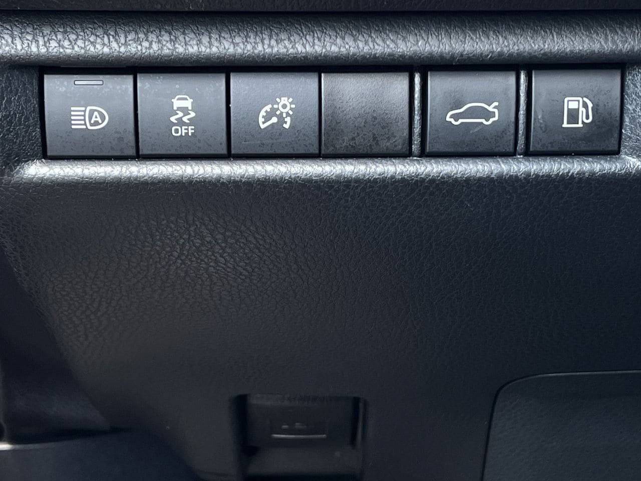 Used 2025 Toyota Camry SE FWD image 20