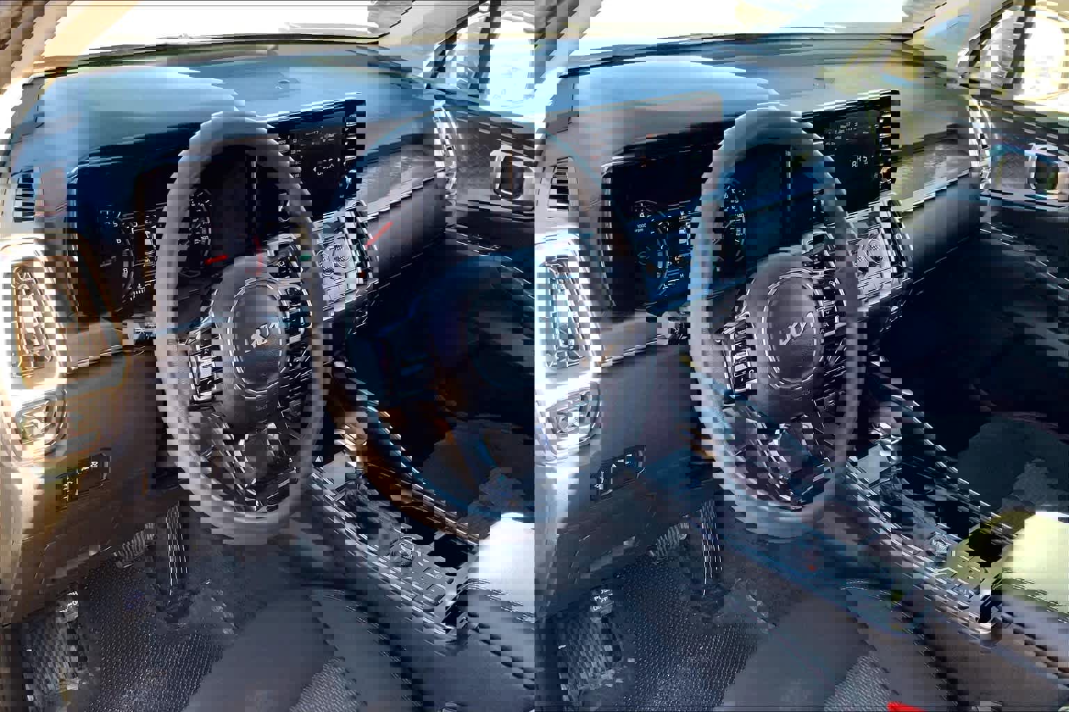 Used 2022 Kia Sorento LX AWD/4WD image 17