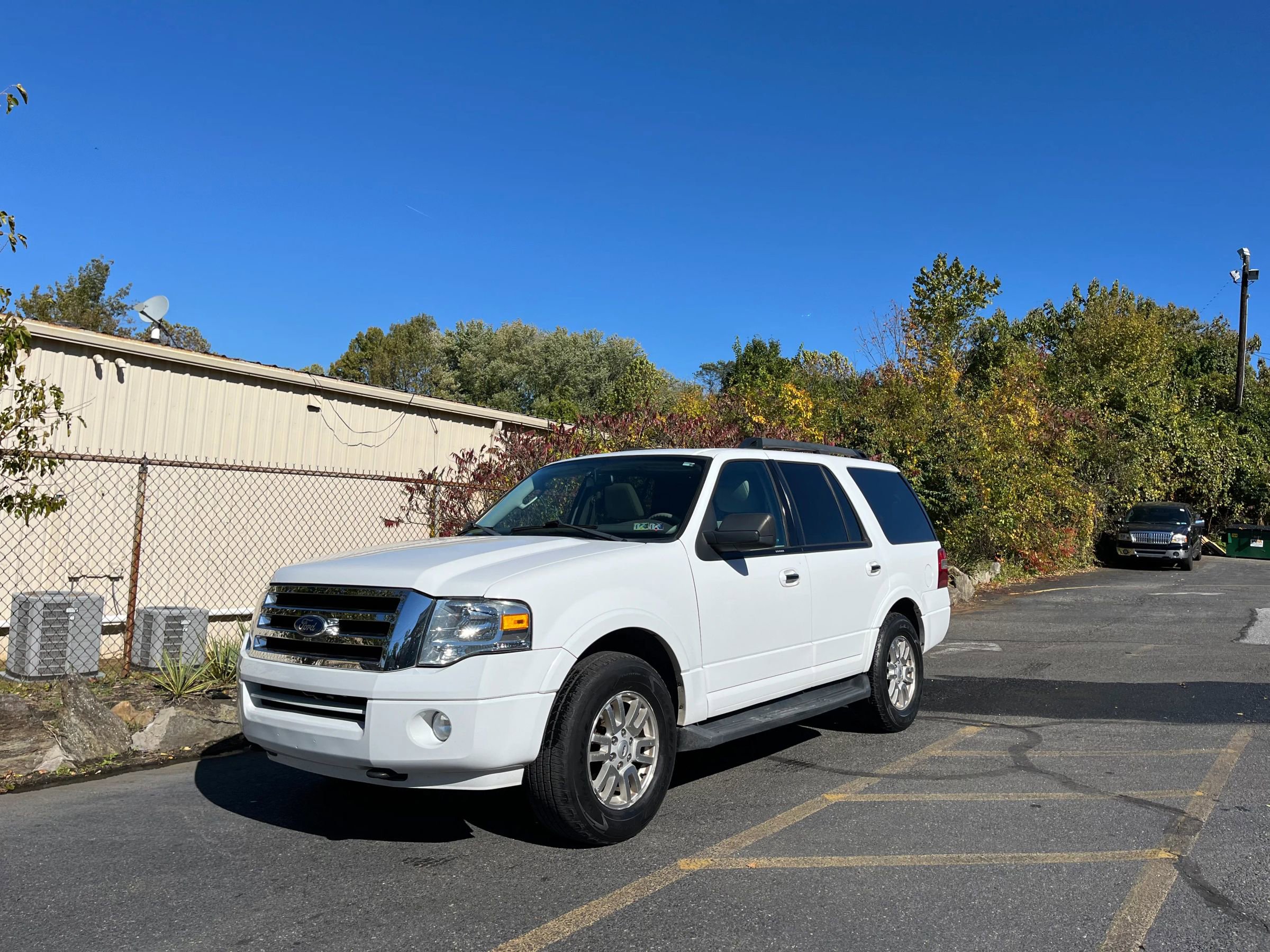 Used 2011 Ford Expedition XLT w/ HD Trailer Tow Pkg image 37