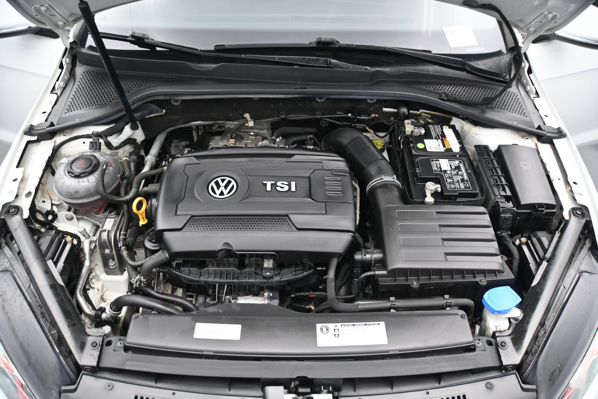 Used 2020 Volkswagen GTI SE FWD image 32