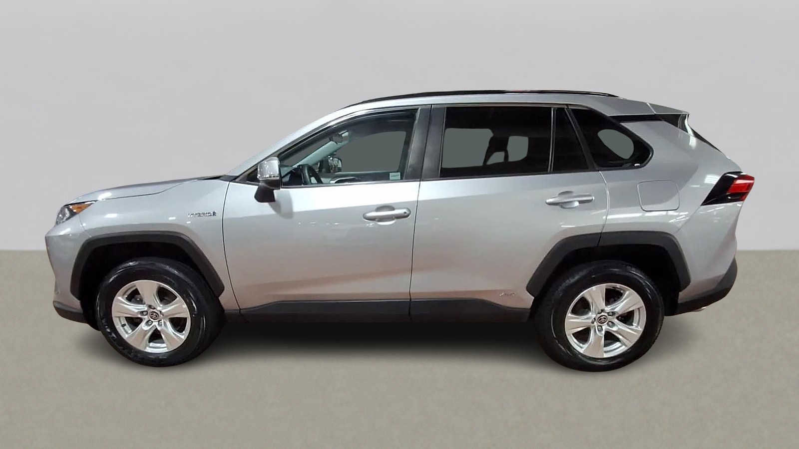 Used 2021 Toyota RAV4 XLE image 5