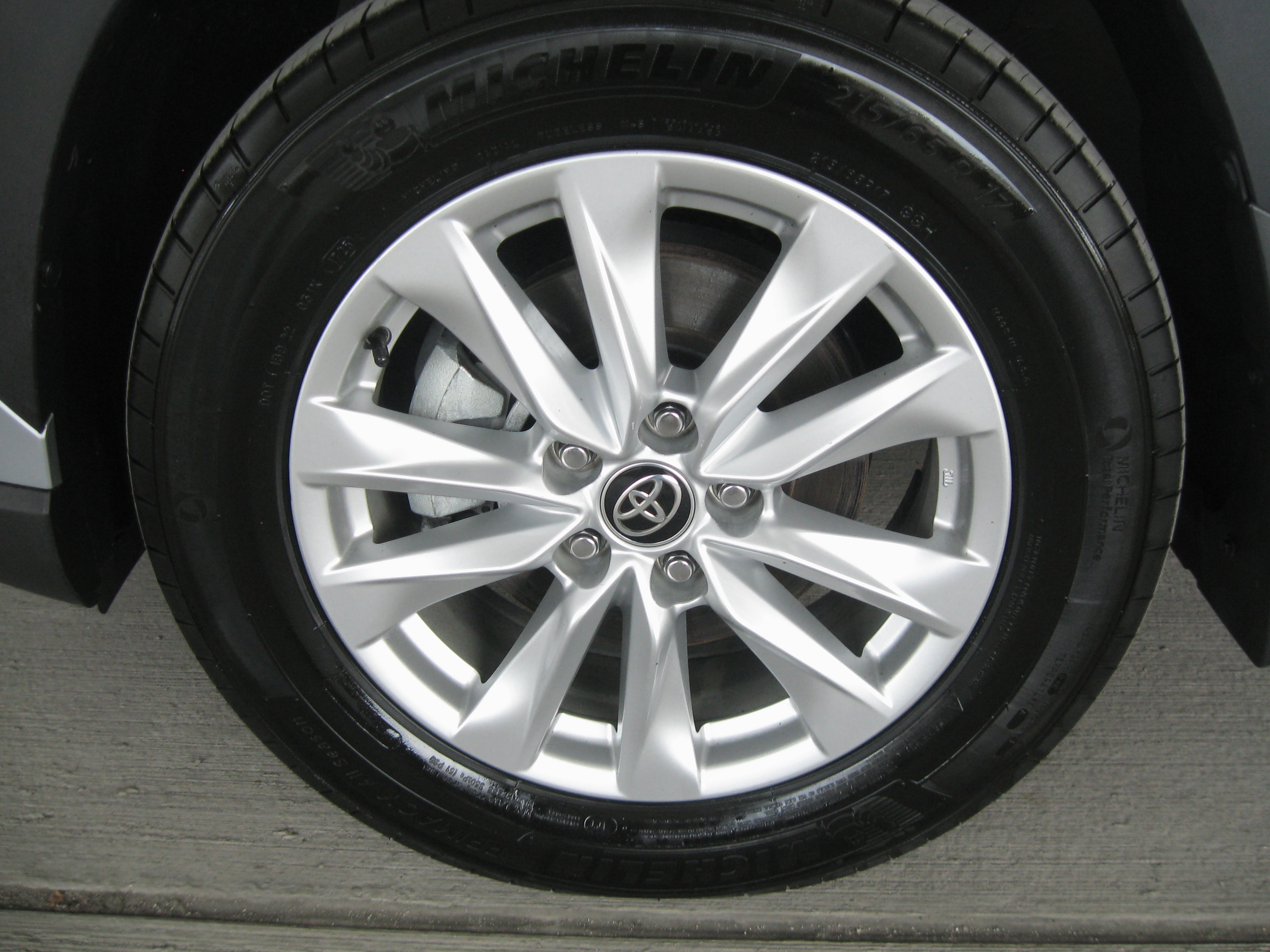 Certified 2022 Toyota Corolla Cross LE w/ Moonroof Package AWD/4WD image 27