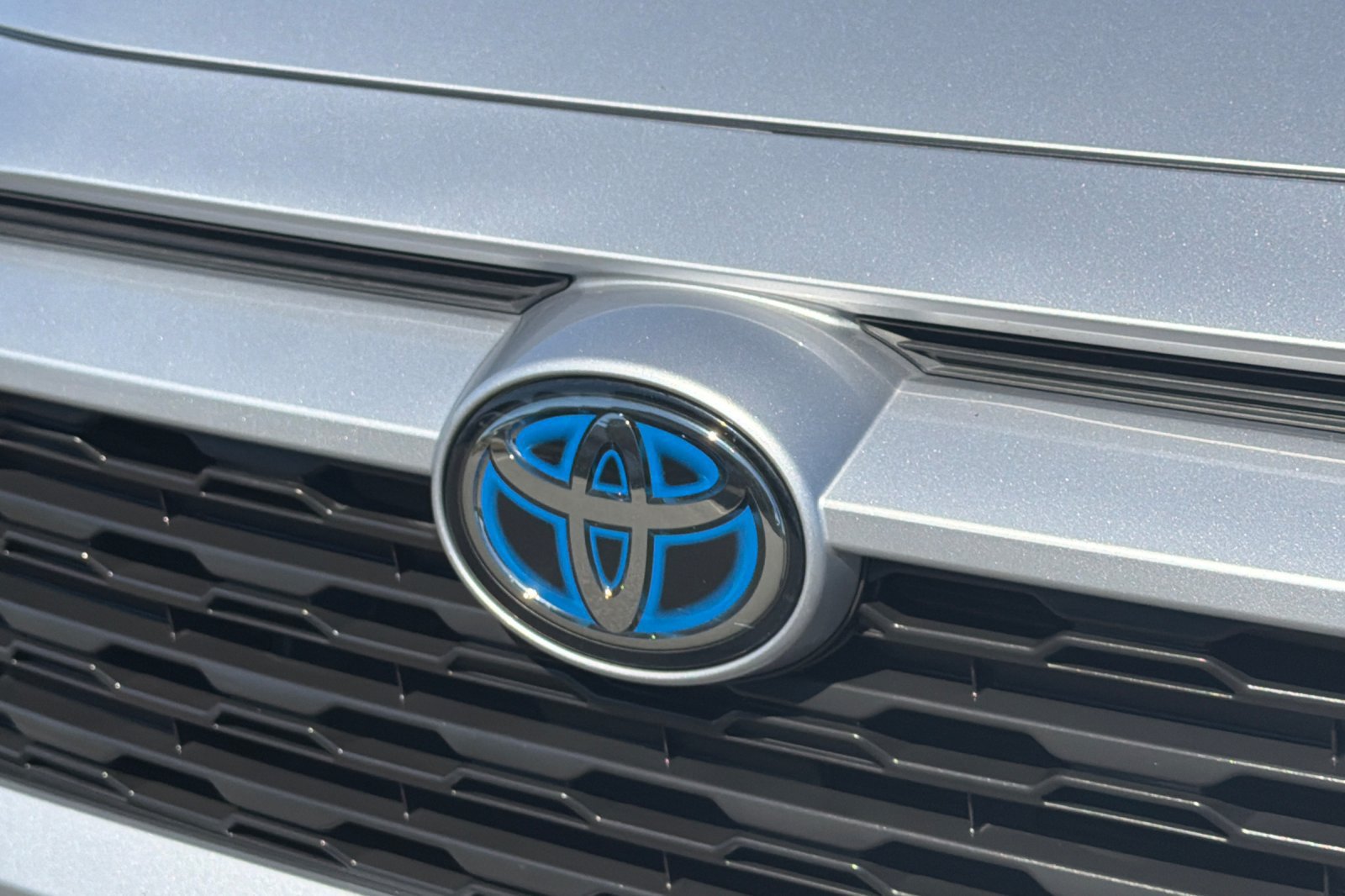 Used 2024 Toyota RAV4 LE AWD/4WD image 38