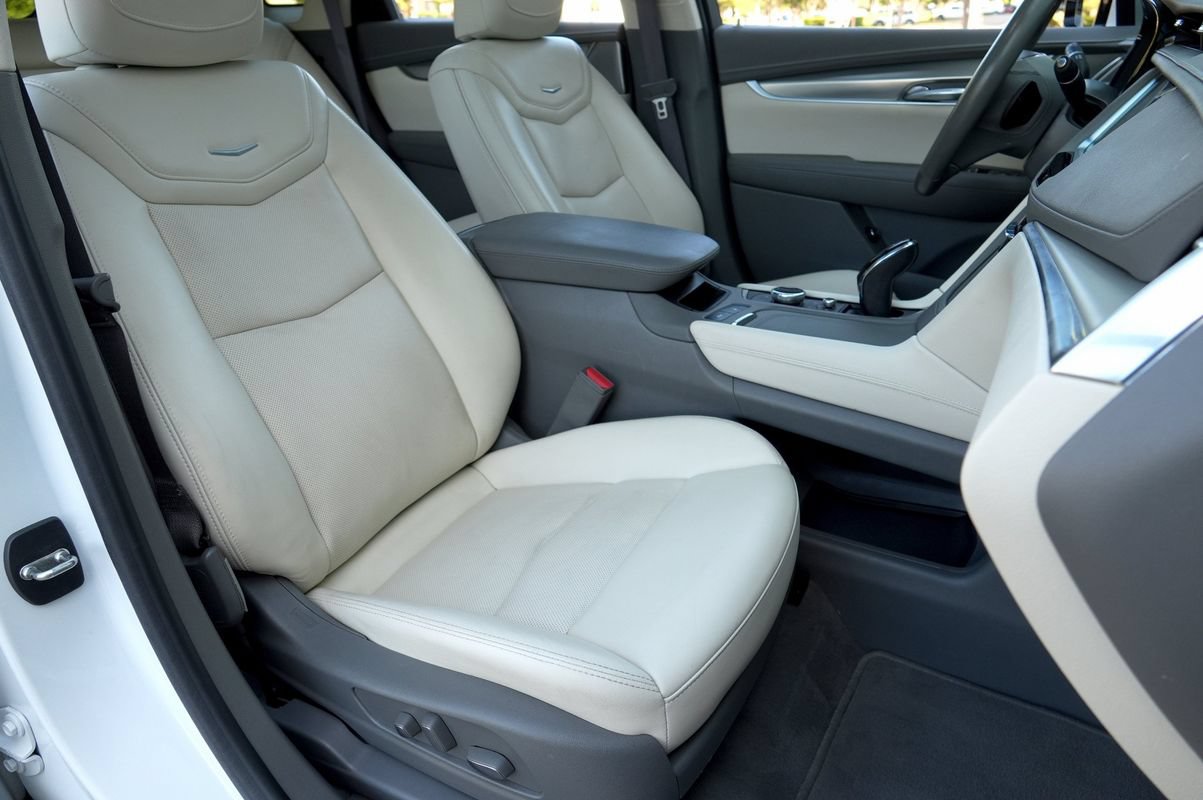 Used 2021 Cadillac XT5 Premium Luxury w/ LPO, Floor Liner Package FWD image 8