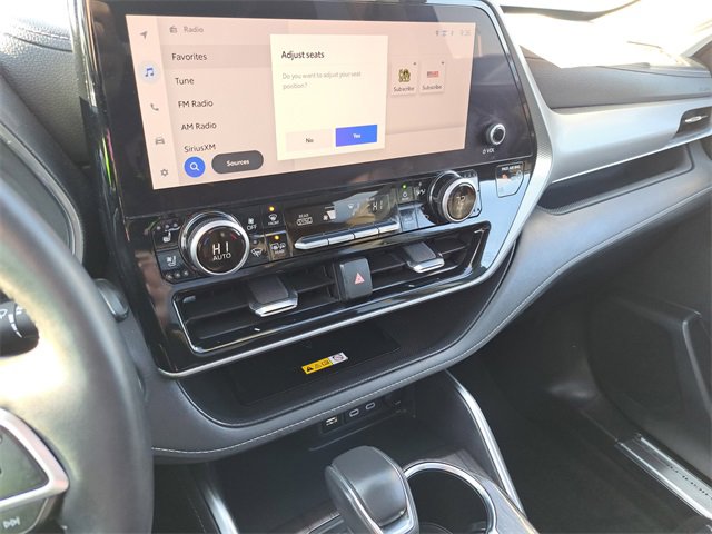 Used 2024 Toyota Highlander Platinum image 16