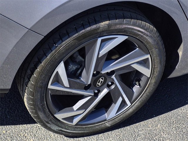 Used 2025 Hyundai Elantra SEL image 7