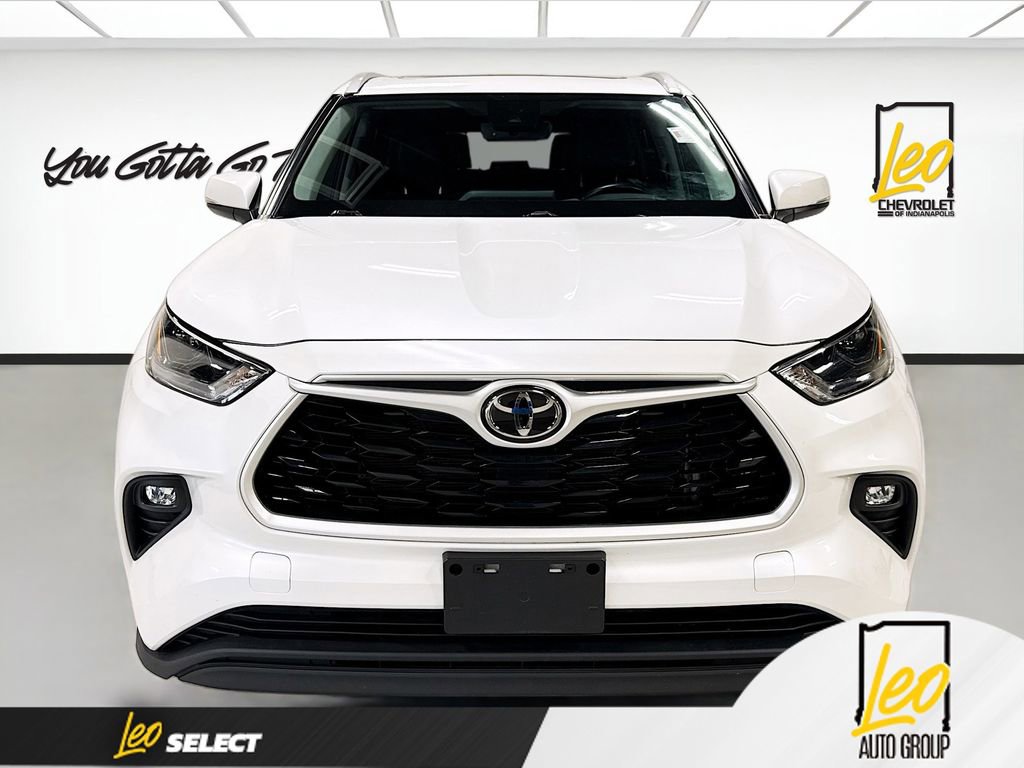 Used 2022 Toyota Highlander XLE image 2