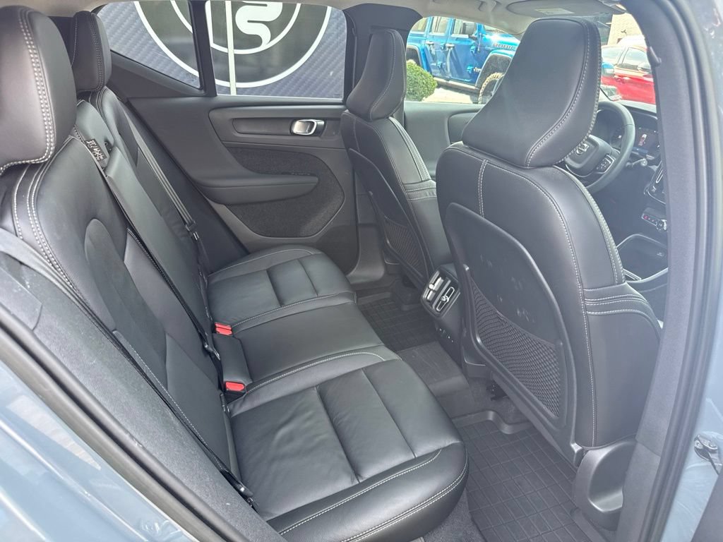 Used 2023 Volvo XC40 B5 Plus AWD/4WD image 59