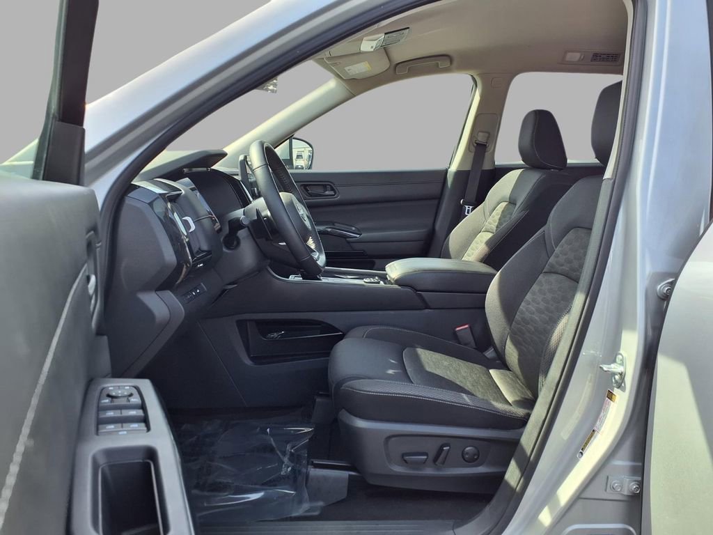Certified 2025 Nissan Pathfinder SV image 22