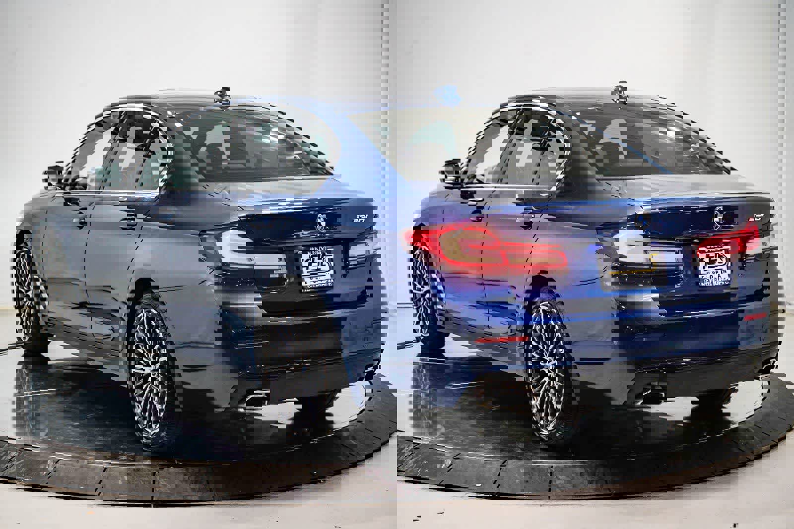 Used 2023 BMW 530i w/ Premium Package image 2