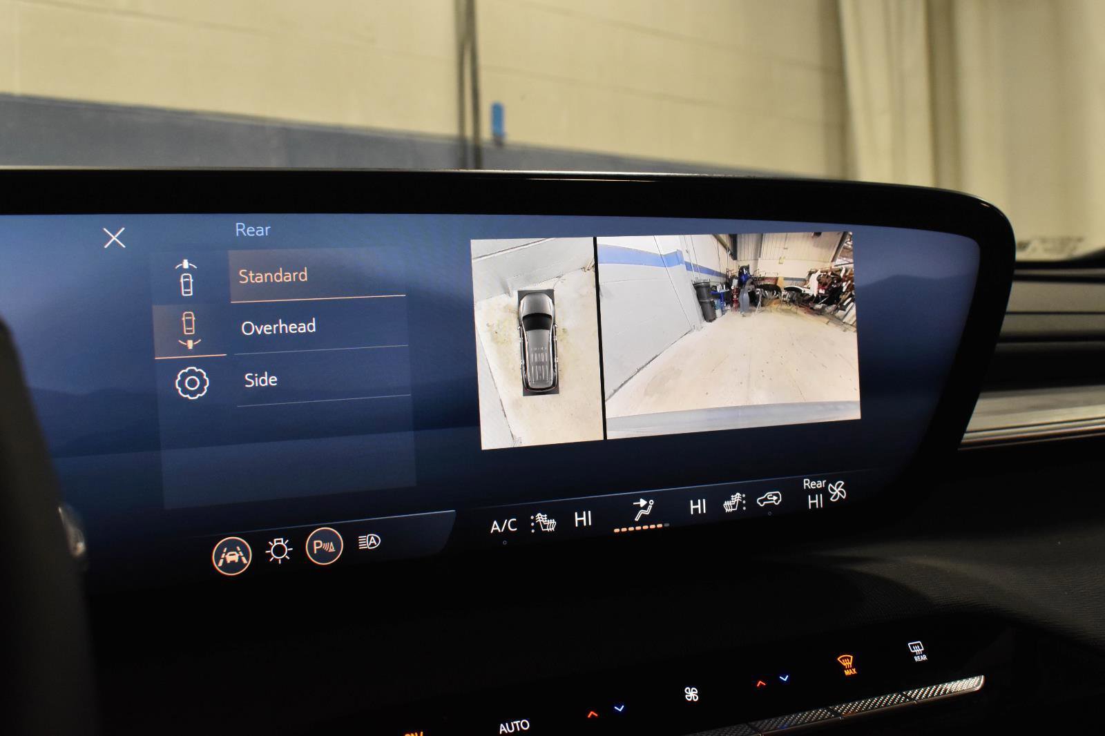 Used 2025 Buick Enclave Preferred image 18