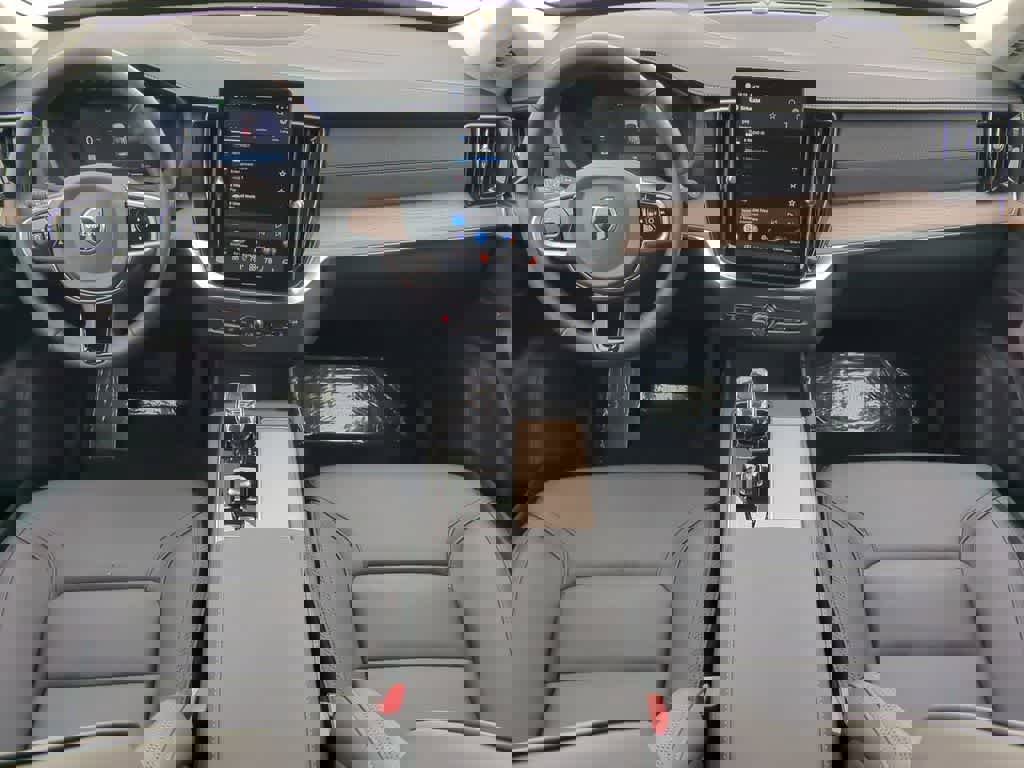 Certified 2025 Volvo XC90 B5 Core w/ Protection Package Premier image 14