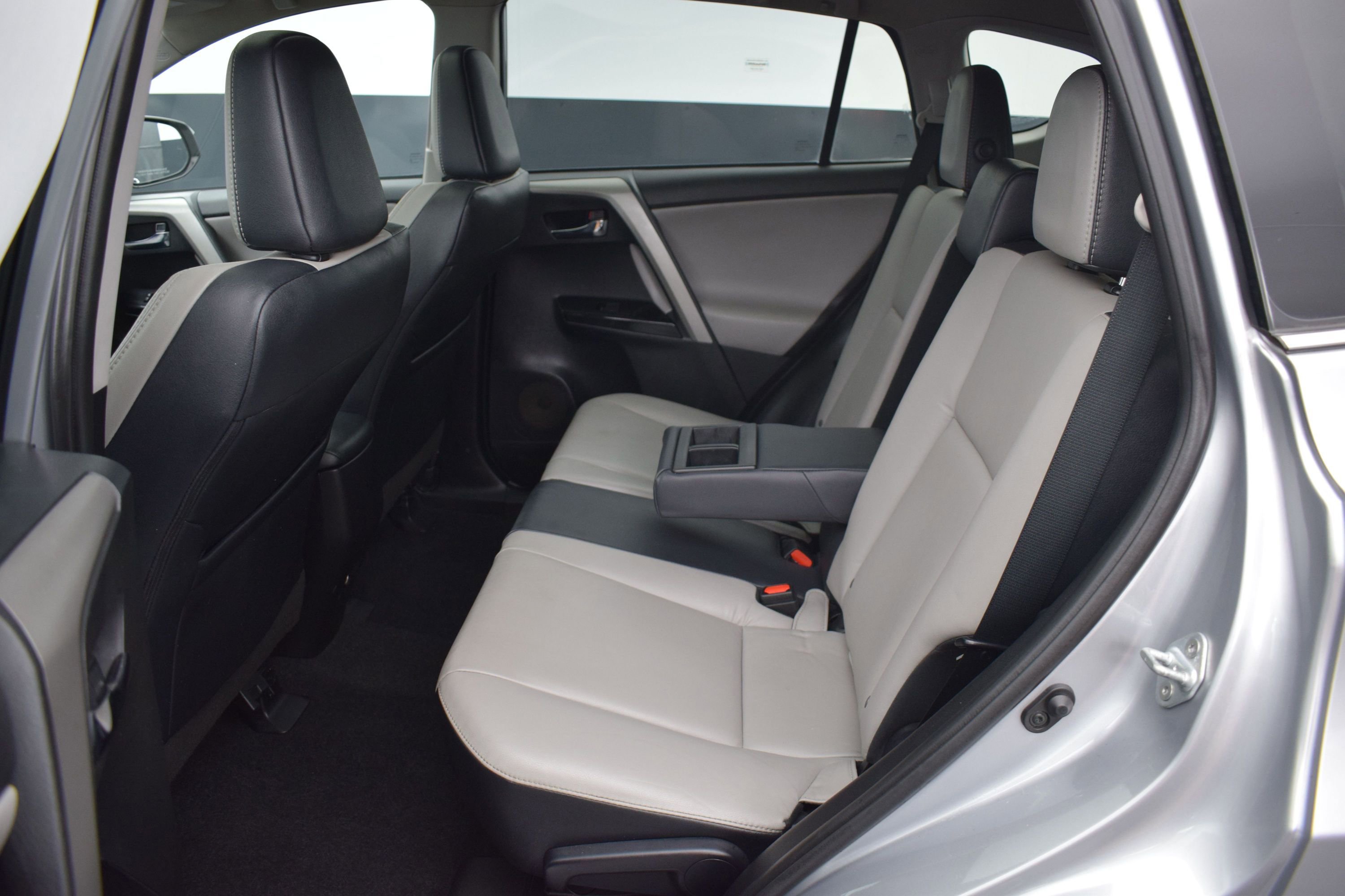 Used 2017 Toyota RAV4 Limited FWD image 13