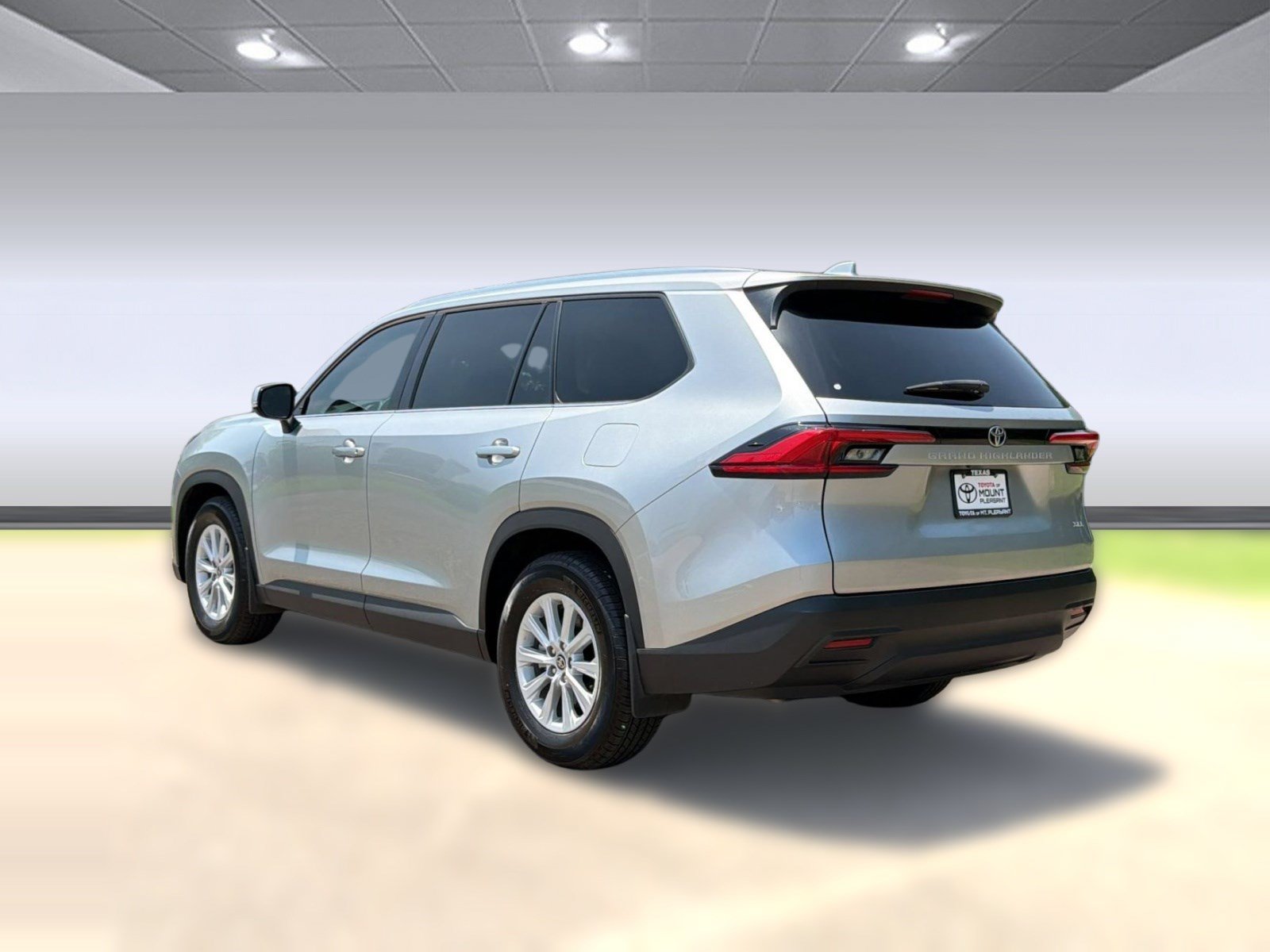 Used 2024 Toyota Grand Highlander FWD image 3