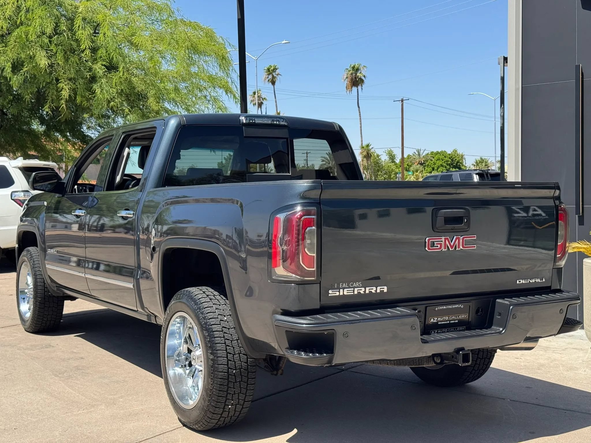 Used 2017 GMC Sierra 1500 Denali AWD/4WD image 8