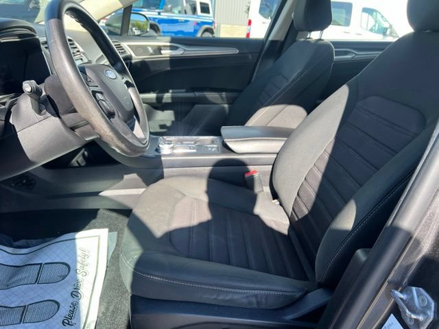Used 2020 Ford Fusion SE FWD image 20