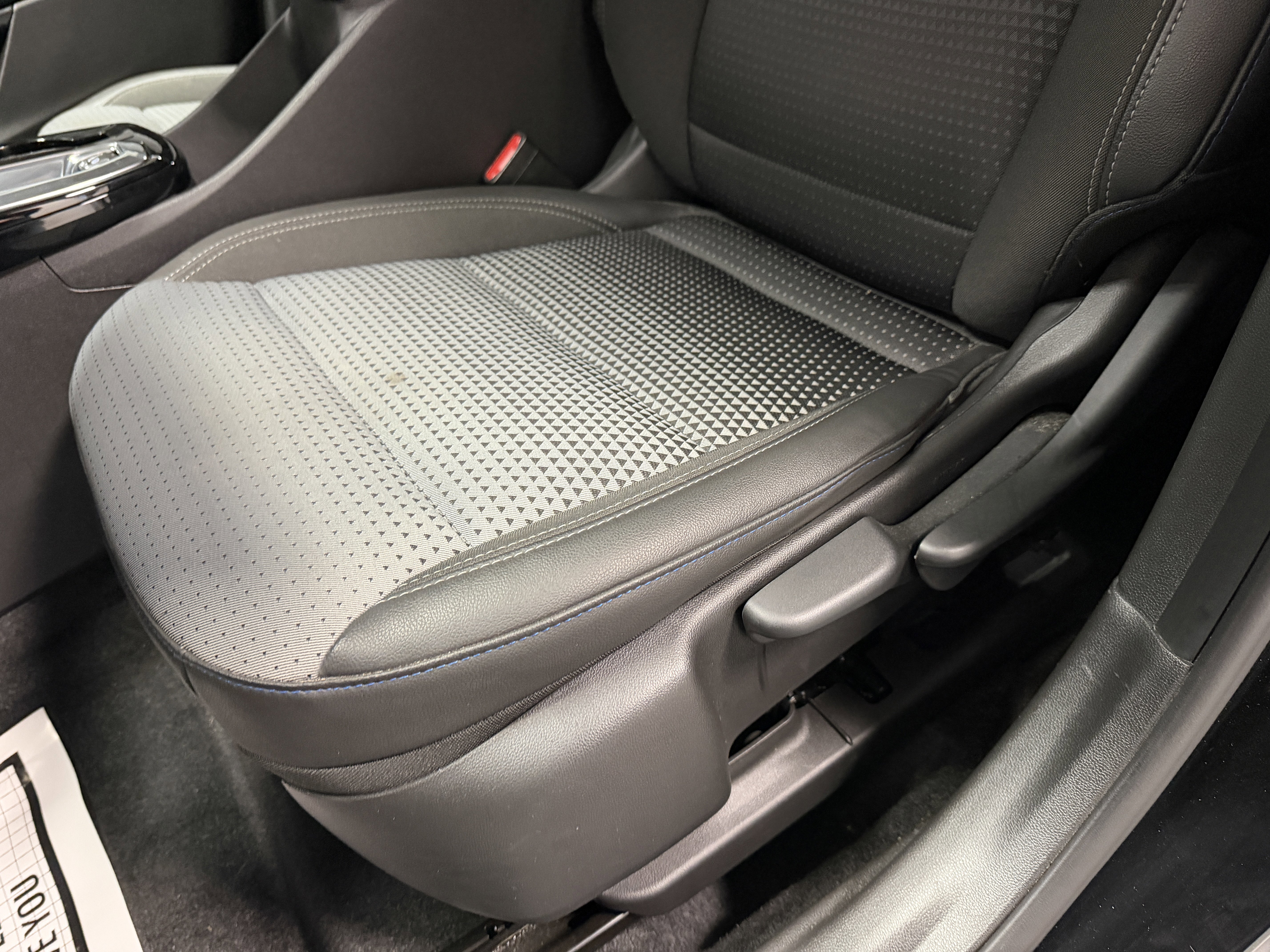 Used 2024 Chevrolet Trax LT w/ LT Convenience Package image 22