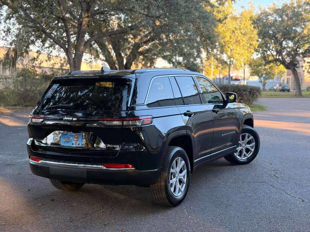 Used 2022 Jeep Grand Cherokee Limited image 5