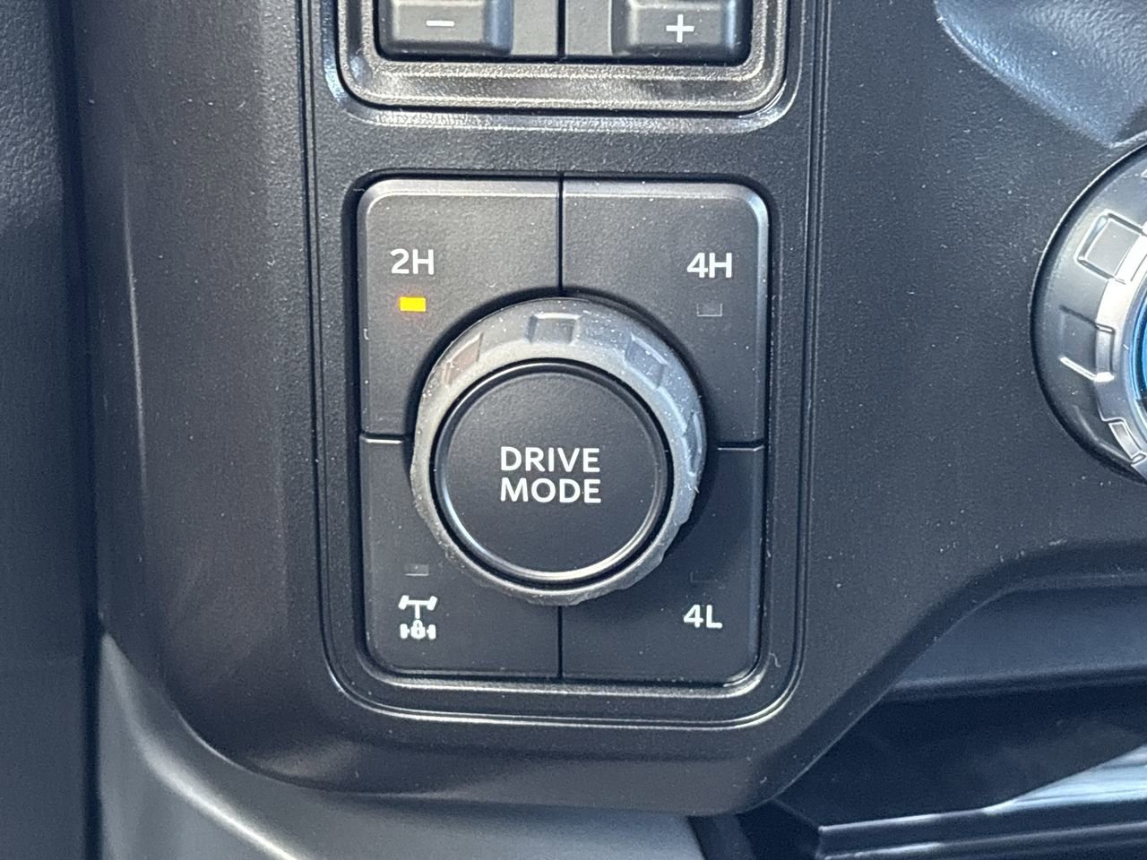 New 2026 Ford F250 Lariat w/ Black Appearance Package image 29