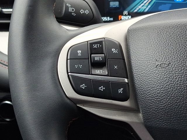 Used 2025 Ford Explorer Active AWD/4WD image 22