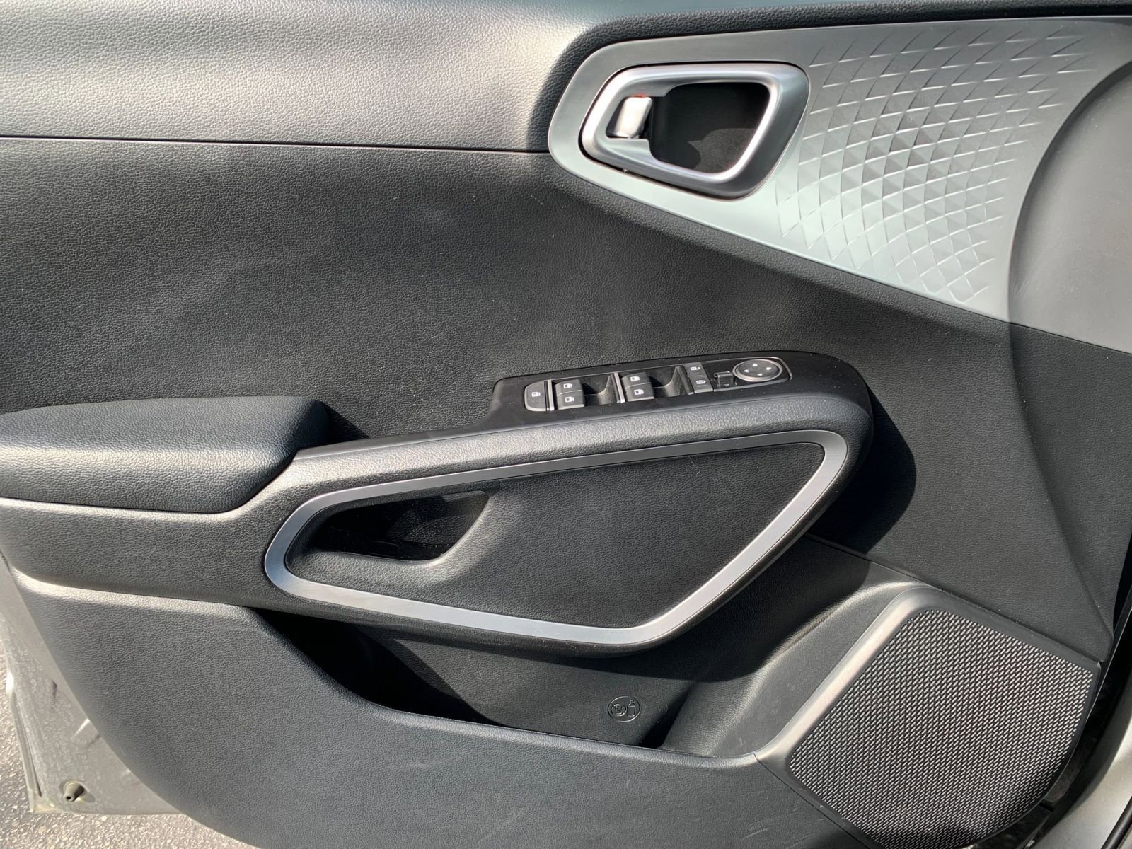 Used 2025 Kia Soul LX w/ LX Technology Package image 18