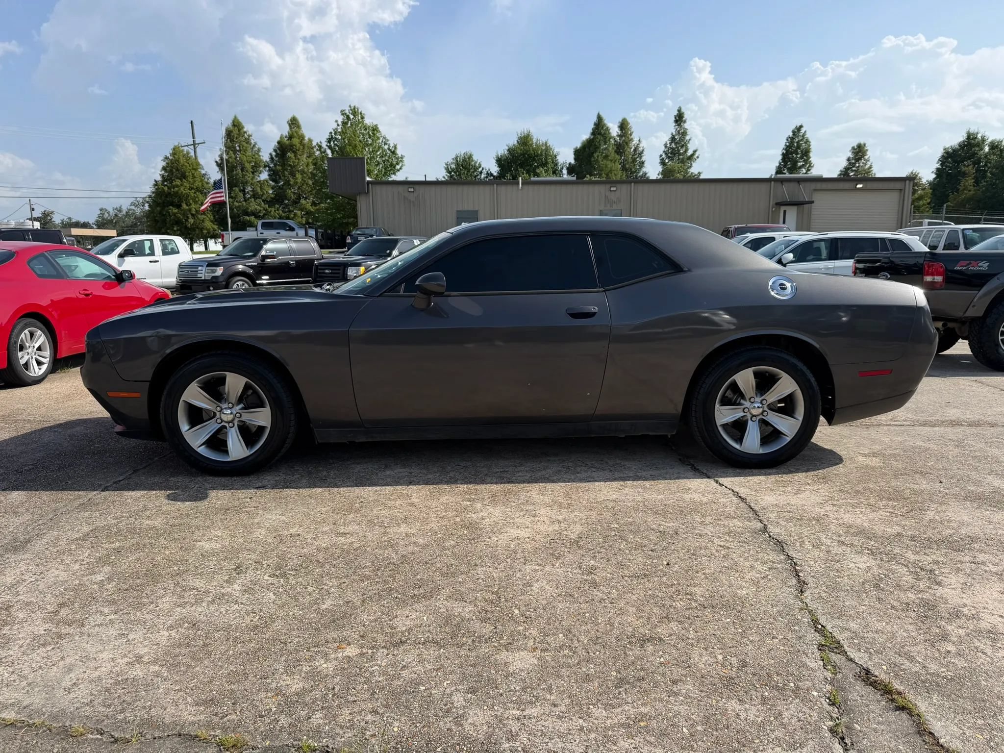 Used 2016 Dodge Challenger SXT RWD image 2