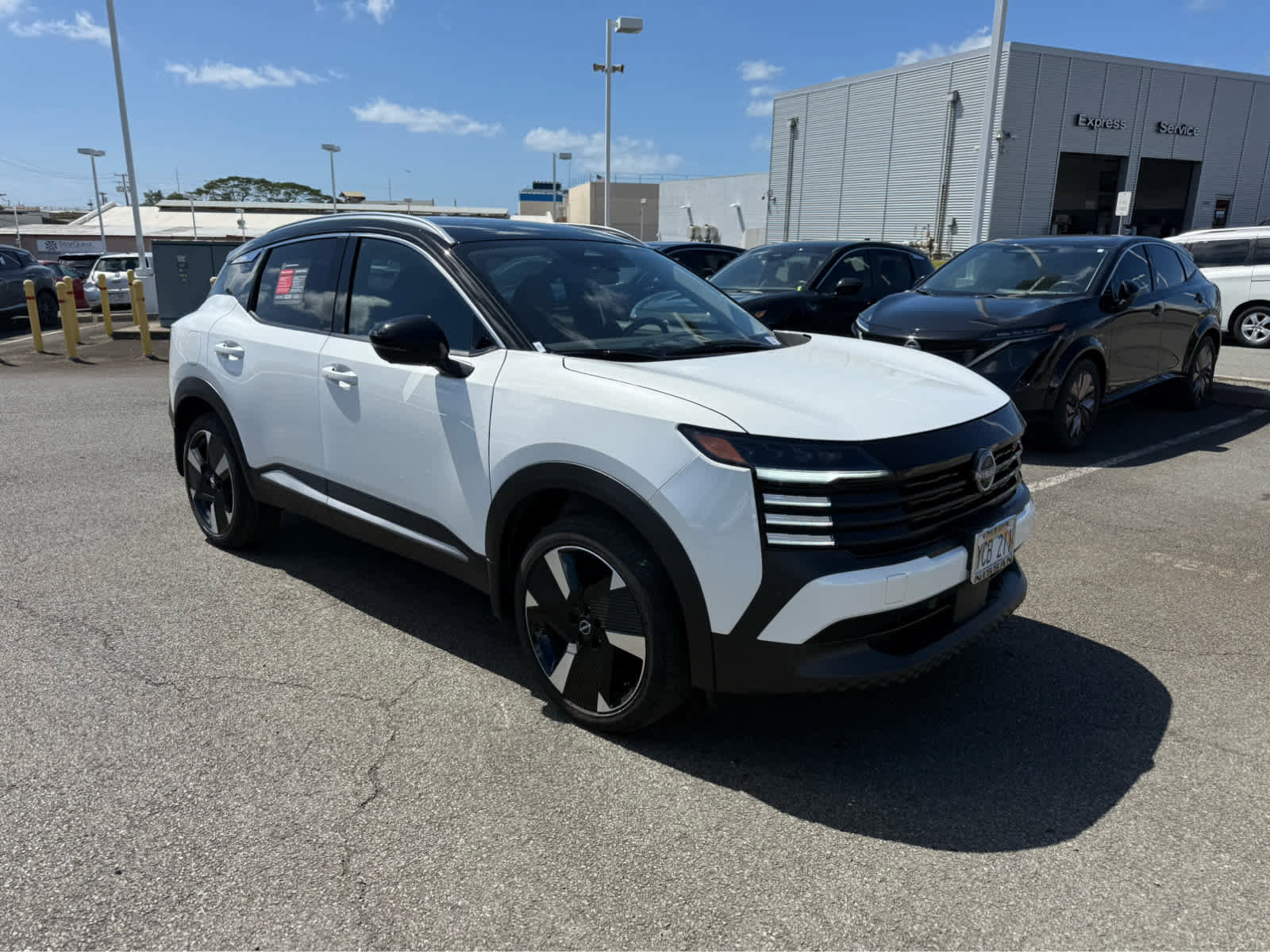 Used 2025 Nissan Kicks SR image 2