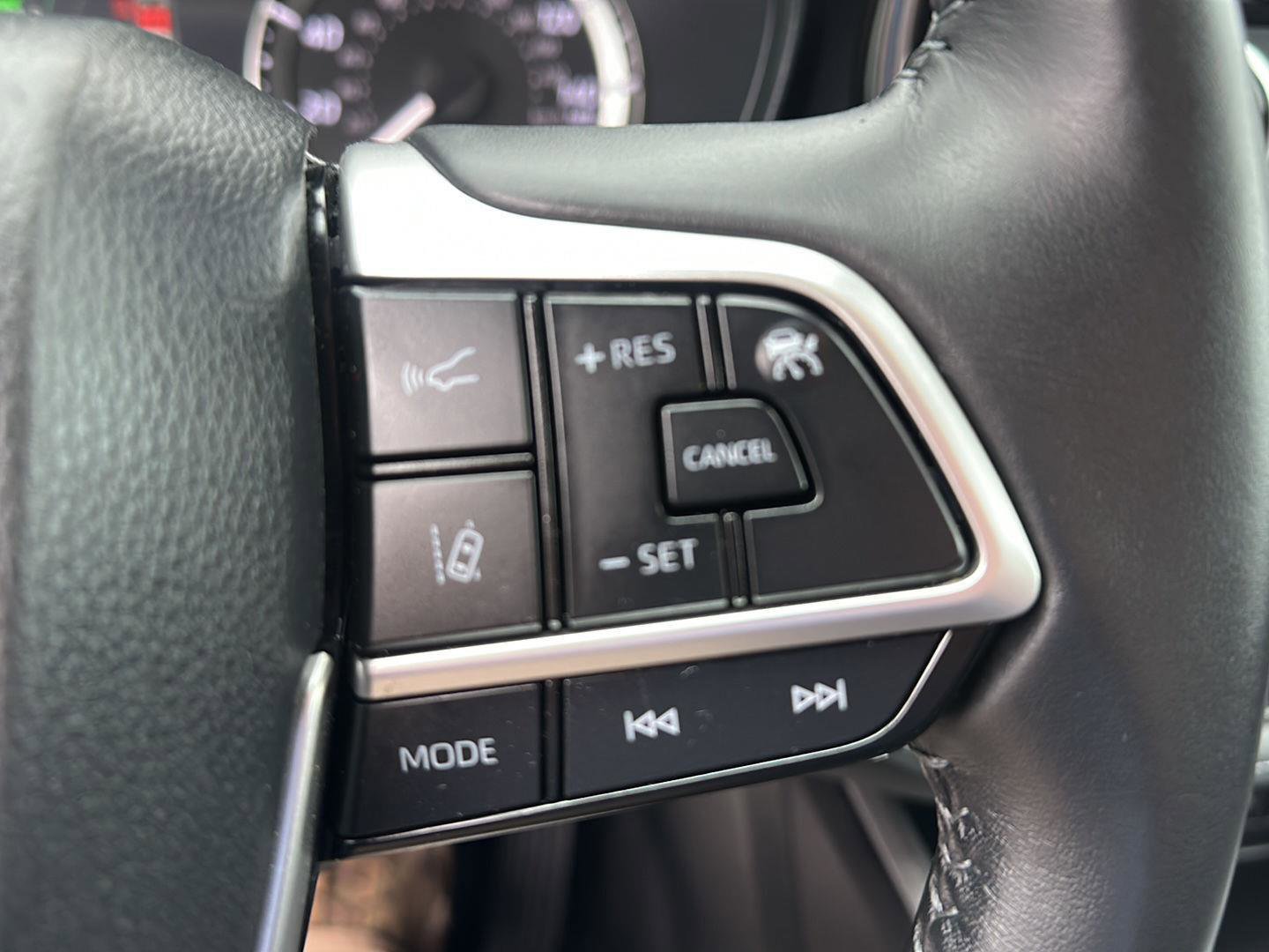 Used 2023 Toyota Highlander LE image 32