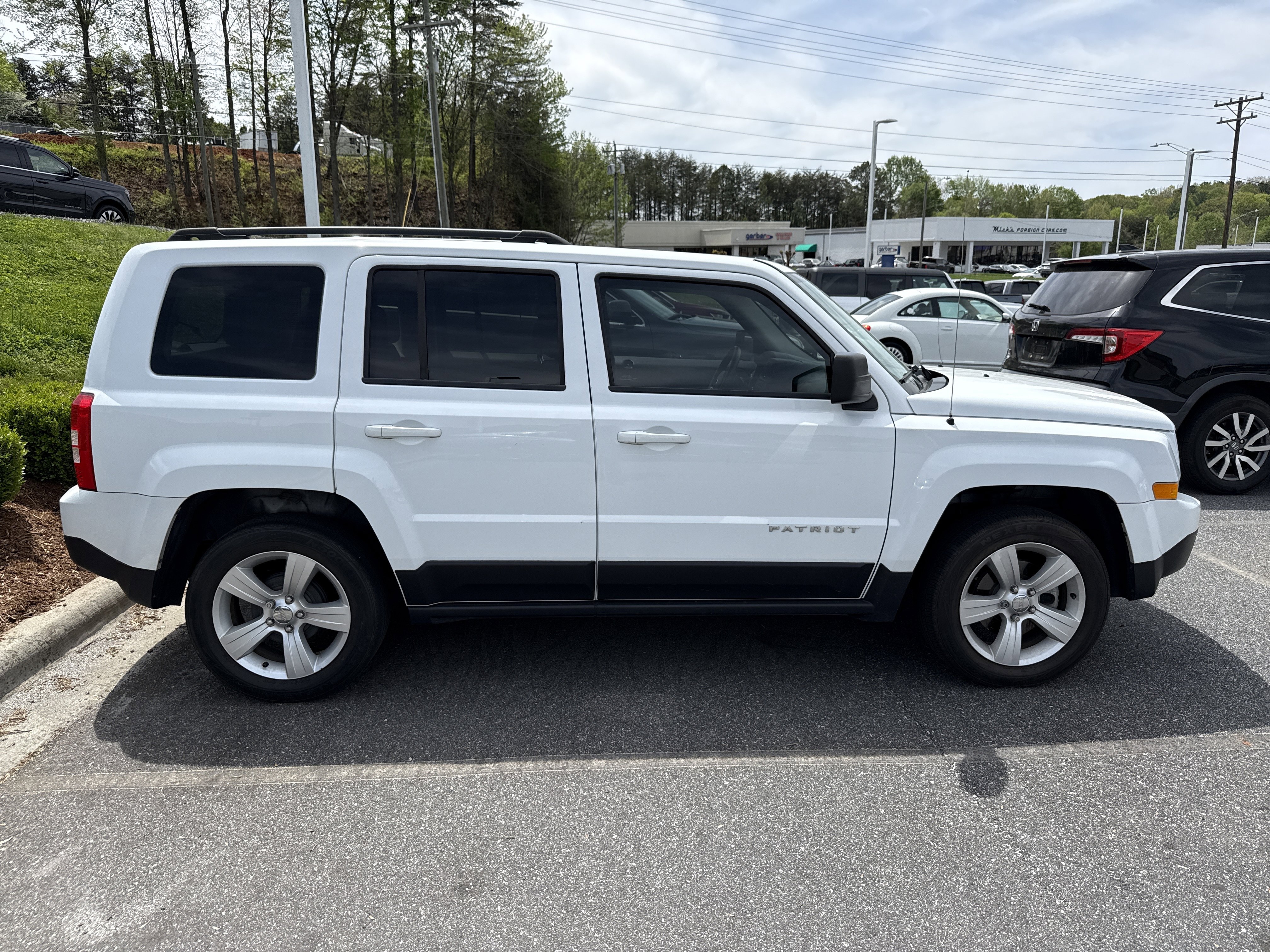 Used 2015 Jeep Patriot Latitude w/ Sun/Sound Group image 11